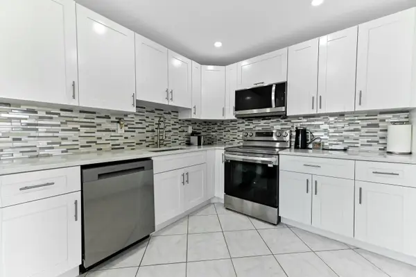 528 Burgundy K Avenue, Delray Beach, FL 33484