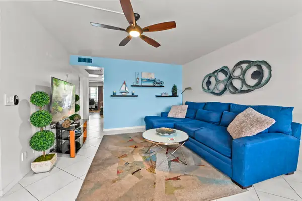 3026 Cornwall B, Boca Raton, FL 33434