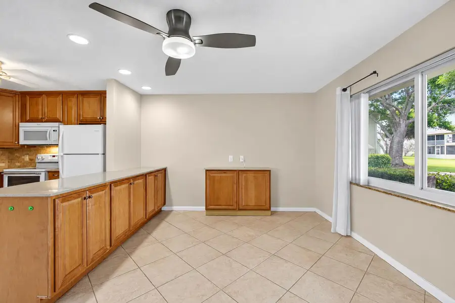 221 Coventry J, West Palm Beach, FL 33417 - #3
