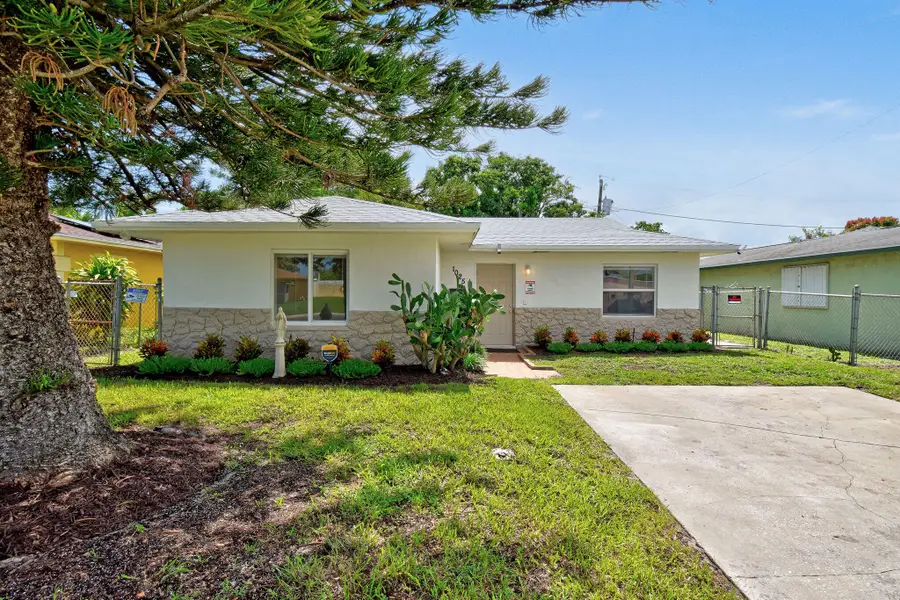 1025 W 7th Street, Riviera Beach, FL 33404 - #2