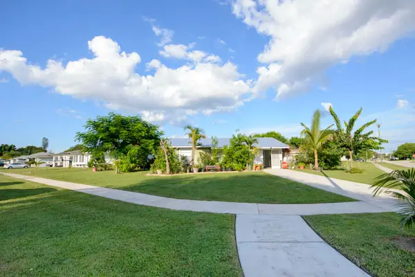 221 SW Calmoso Drive, Port St Lucie, FL 34983