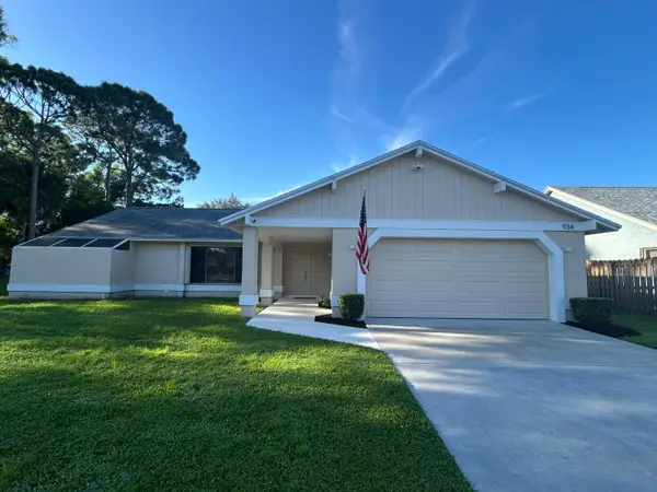 934 SE Atlantus Avenue, Port St Lucie, FL 34983
