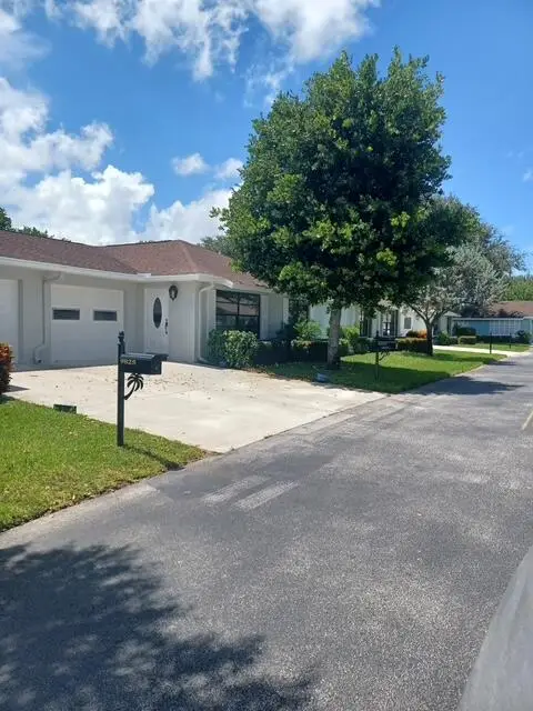 9825 Walnut Tree Way, Boynton Beach, FL 33436