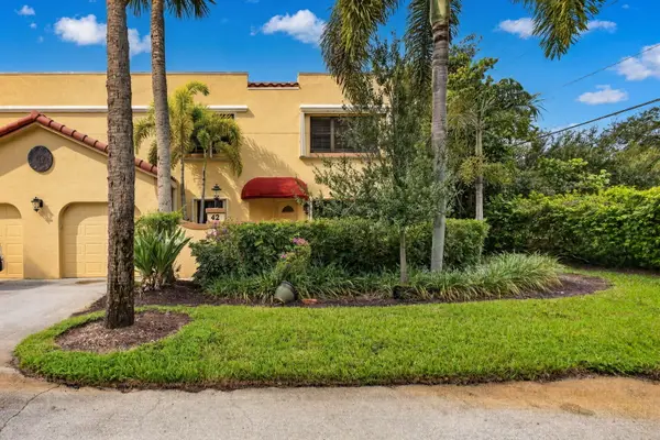 42 Uno Lago Drive, Juno Beach, FL 33408