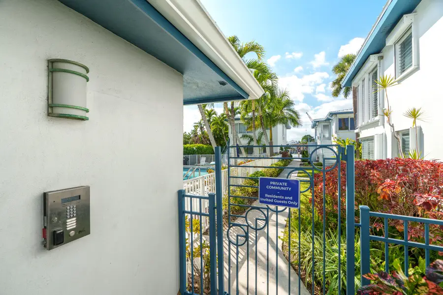 561 Bayshore Drive #7, Fort Lauderdale, FL 33304 - #3