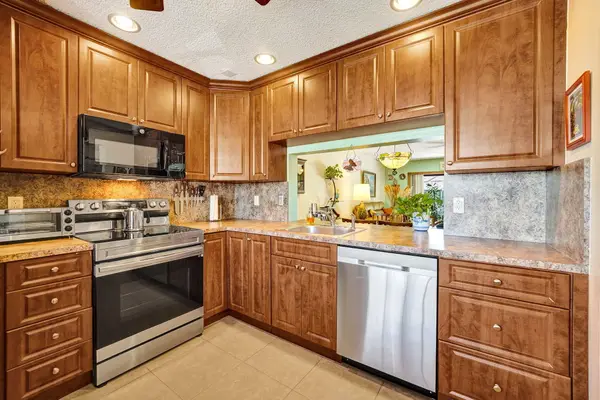 10772 NW 11th Street, Pembroke Pines, FL 33026