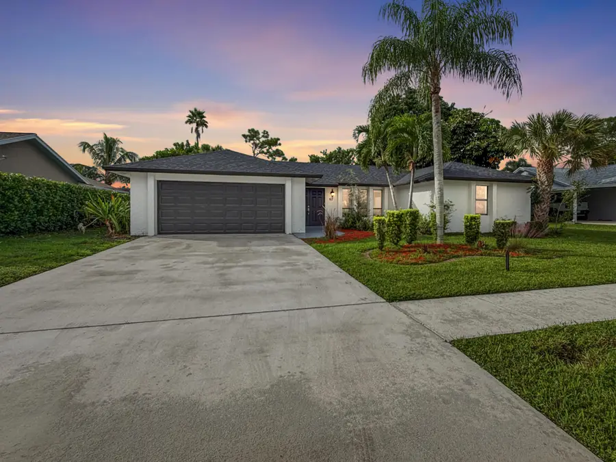 102 Valencia Street, Royal Palm Beach, FL 33411 - #2