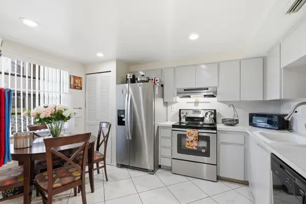 1000 Colony Point Circle #110, Pembroke Pines, FL 33026