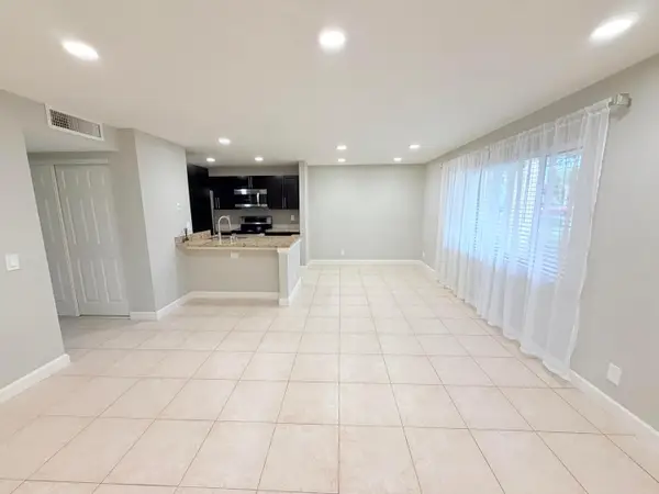 907 Meadows Circle, Boynton Beach, FL 33436