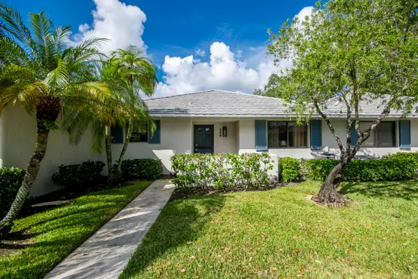208 Club Drive, Palm Beach Gardens, FL 33418