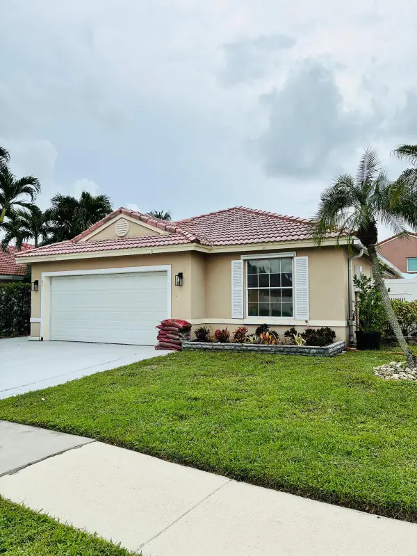 1051 NW 191st Avenue, Pembroke Pines, FL 33029
