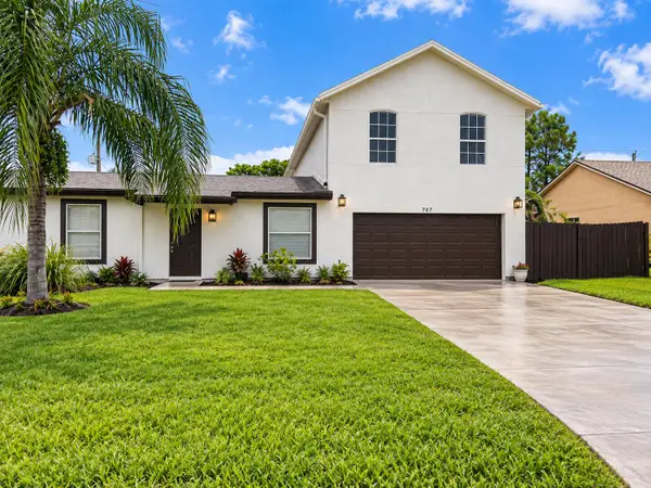 707 SE Karrigan Terrace, Port St Lucie, FL 34983