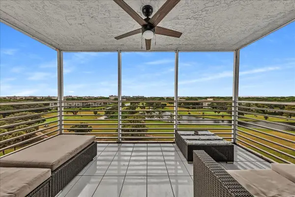 3520 Oaks Way #904, Pompano Beach, FL 33069