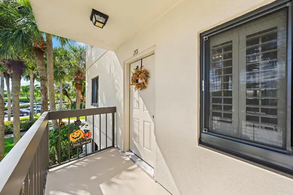 601 Seafarer Circle #201, Jupiter, FL 33477