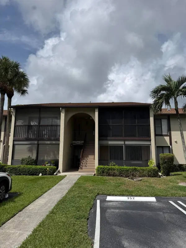 821 Sky Pine Way #C2, Greenacres, FL 33415