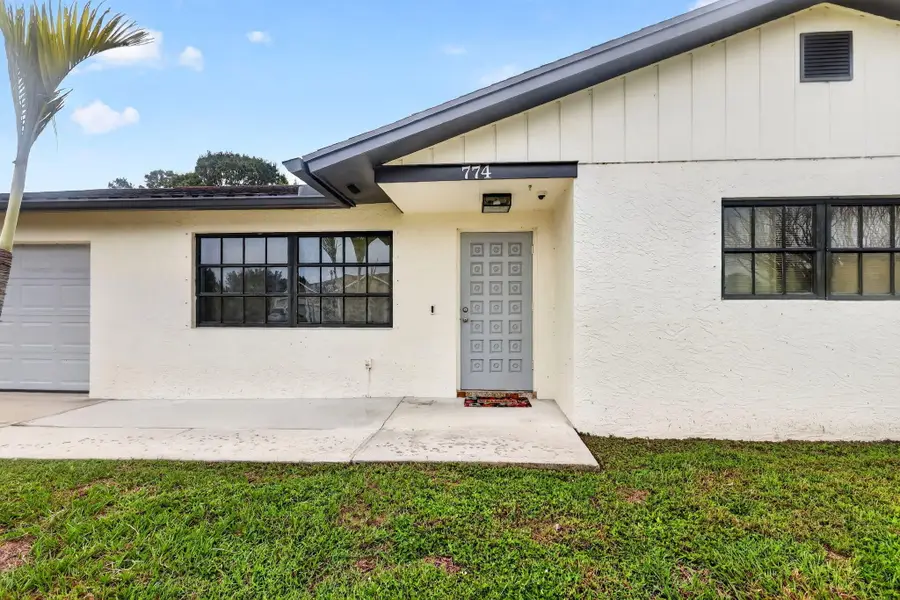 774 SE Elwood Avenue, Port Saint Lucie, FL 34983 - #3