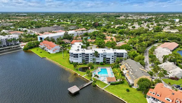 8200 Lakeshore Drive #2010, Hypoluxo, FL 33462