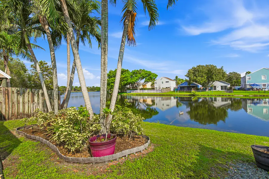 501 Lakeside Circle, Sunrise, FL 33326 - #2