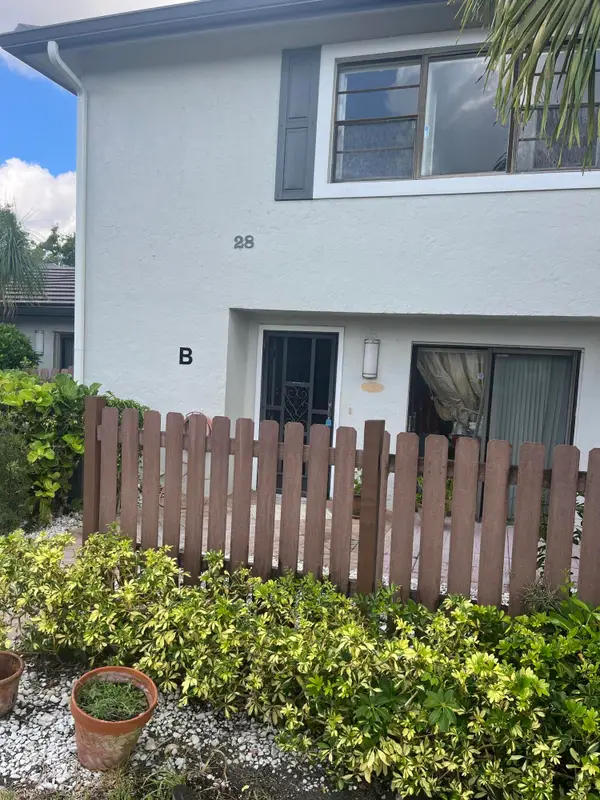 28 Southport Lane #B, Boynton Beach, FL 33436