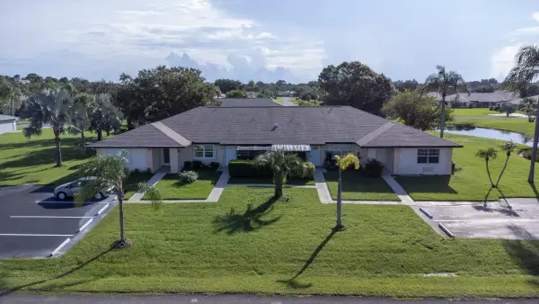 5794 Moss Court #7E, Fort Pierce, FL 34982