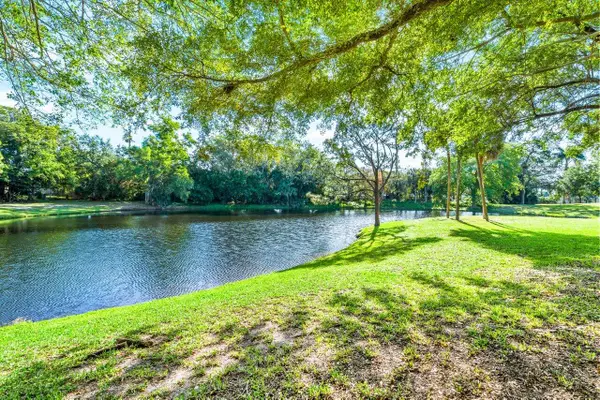 5087 Oakhill Lane, Delray Beach, FL 33484