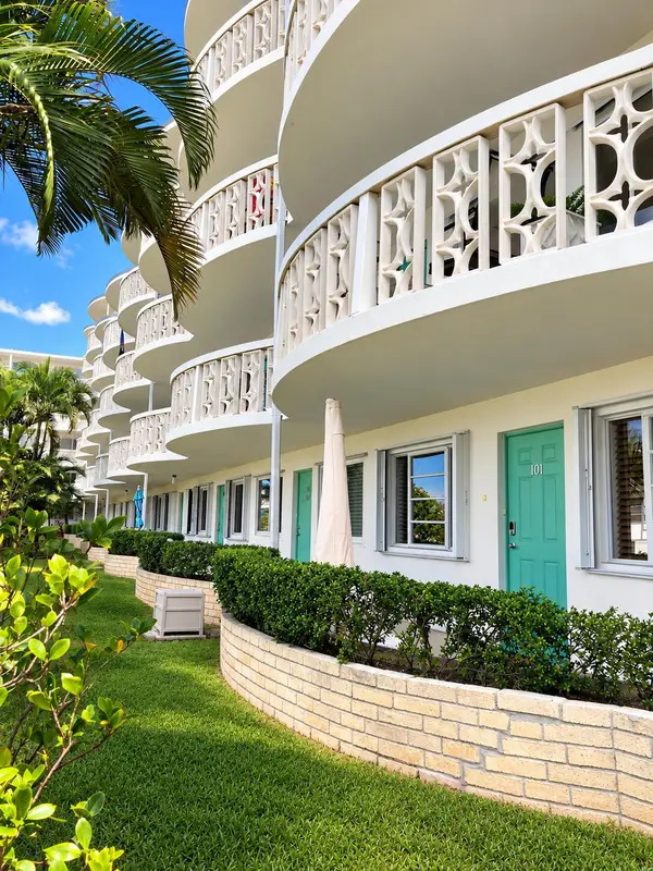 2381 Sunset Avenue #101, Lake Worth Beach, FL 33461