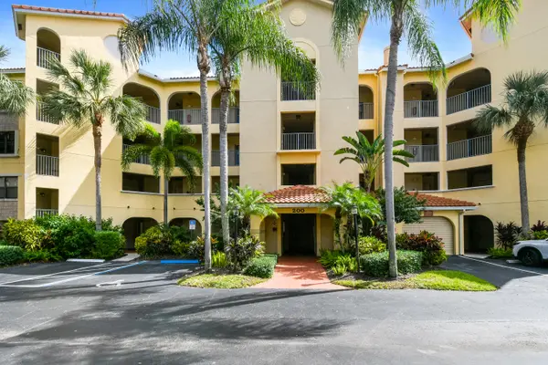 200 Uno Lago Drive #403, Juno Beach, FL 33408