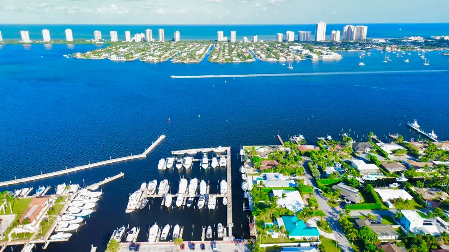 110 Shore Drive, Riviera Beach, FL 33404 - #2