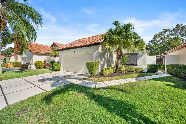 4 Ironwood Way N, Palm Beach Gardens, FL 33418