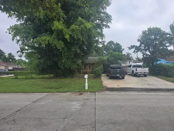 4758 Clinton Boulevard, Lake Worth, FL 33463