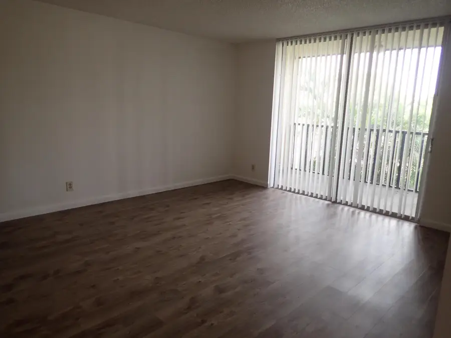 2820 Somerset #206O, Lauderdale Lakes, FL 33311 - #3