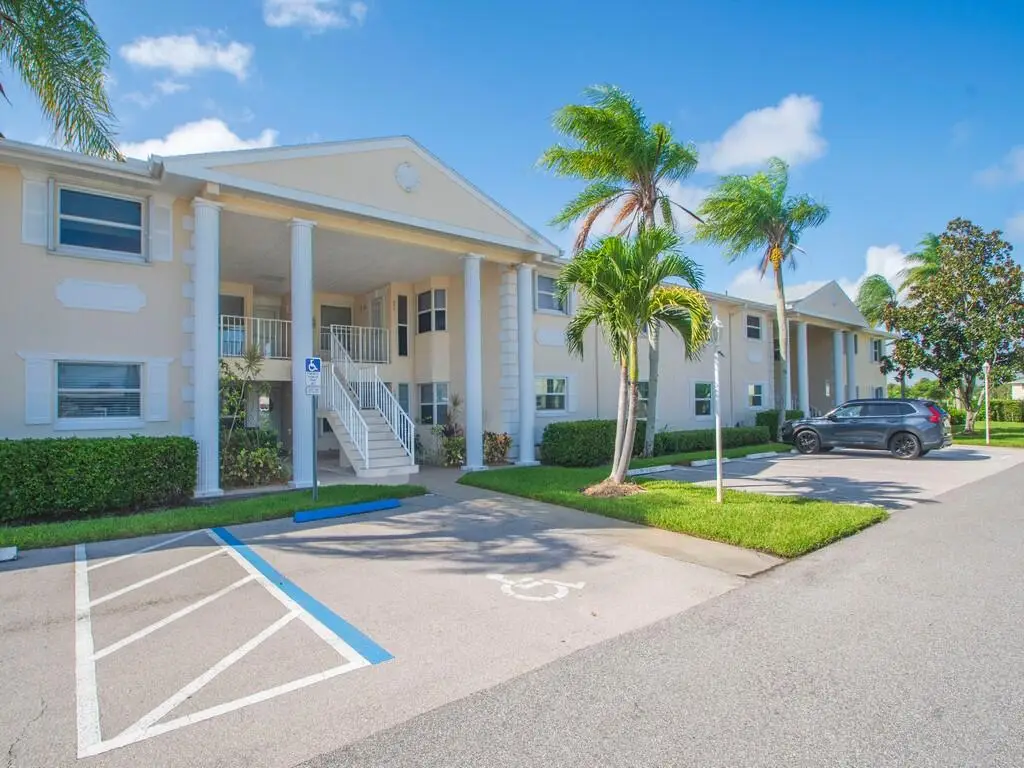 655 W Lake Jasmine Circle, Vero Beach, FL 32962 - #1