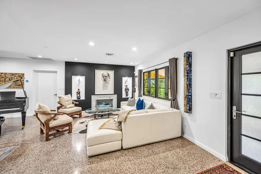 729 NE 19th Avenue, Fort Lauderdale, FL 33304 - #2
