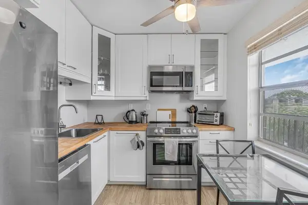 3000 NW 48th Terrace #423, Lauderdale Lakes, FL 33313