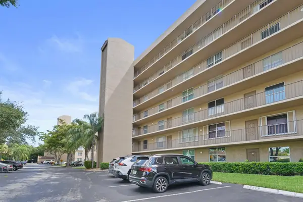 4550 NW 18th Avenue #301, Deerfield Beach, FL 33064