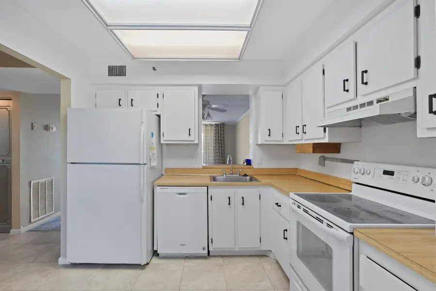 4550 NW 18th Avenue #301, Deerfield Beach, FL 33064 - #3