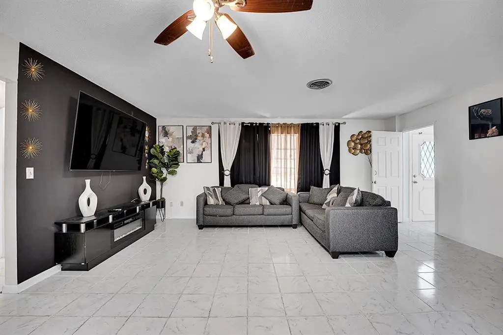 223 E Arbor Avenue, Port Saint Lucie, FL 34952 - #1