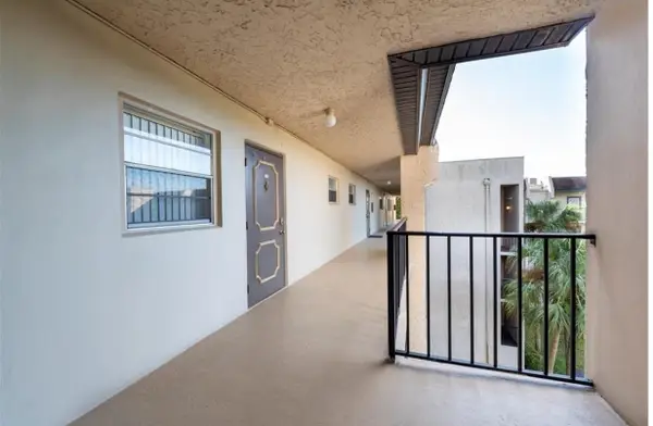9230 Lagoon Place #408, Davie, FL 33324