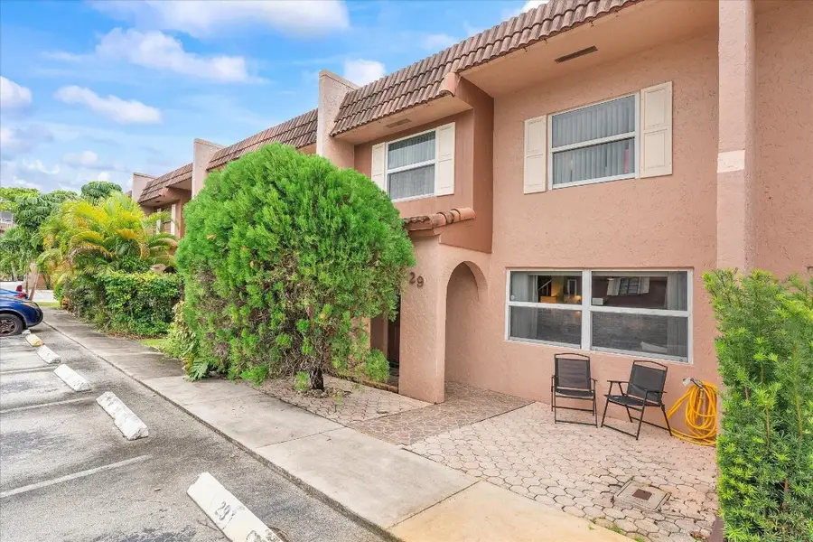 29 Laredo Place #29, Davie, FL 33324 - #2