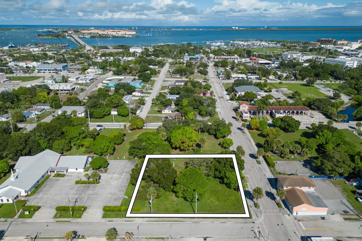 822 Avenue D, Fort Pierce, FL 34950 - #1