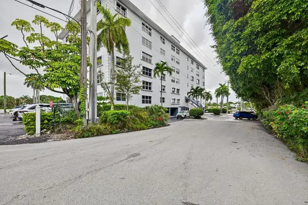 1881 Middle River Drive #301, Fort Lauderdale, FL 33305