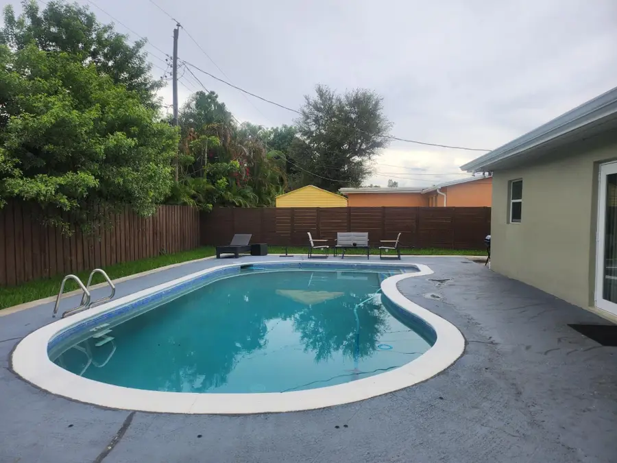 640 SW 68th Terrace, Pembroke Pines, FL 33023 - #2