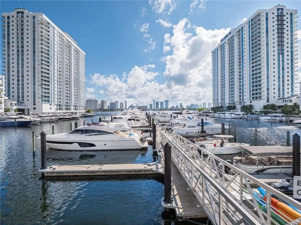 17111 Biscayne Boulevard #2105 + 1 BOAT SLIP 100 ft, North Miami Beach, FL 33160 - #1