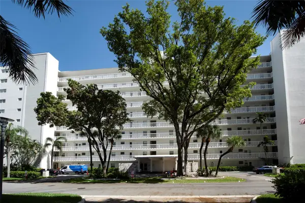 2555 NE 11th Street #902, Fort Lauderdale, FL 33304