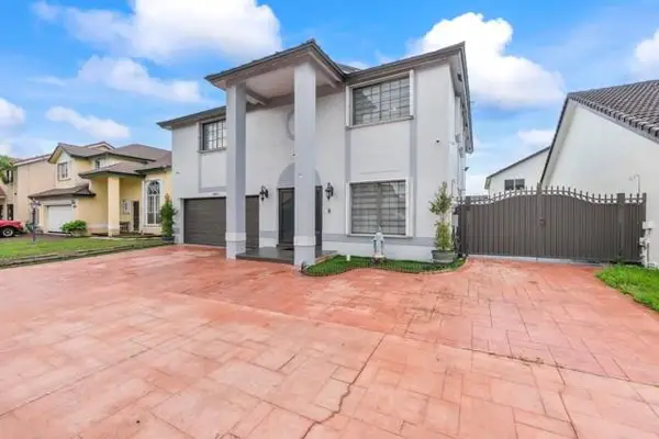 18811 NW 80th Avenue, Hialeah, FL 33015