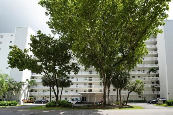 2555 NE 11th Street #302, Fort Lauderdale, FL 33304