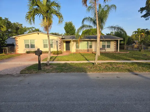1821 NW 113th Avenue, Pembroke Pines, FL 33026