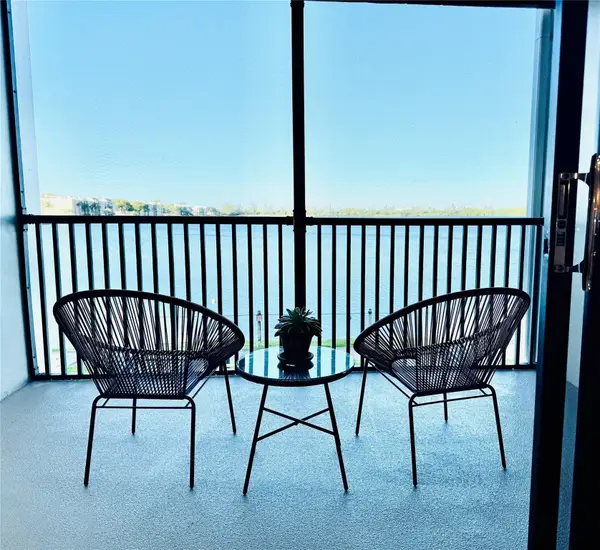 112 Lake Emerald #206, Oakland Park, FL 33309