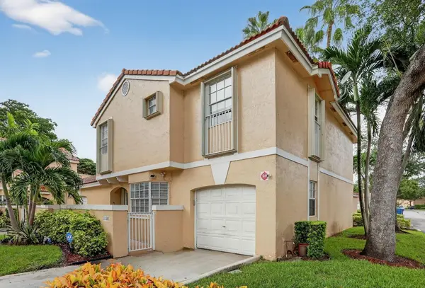 11461 Lakeview Drive #8, Coral Springs, FL 33071