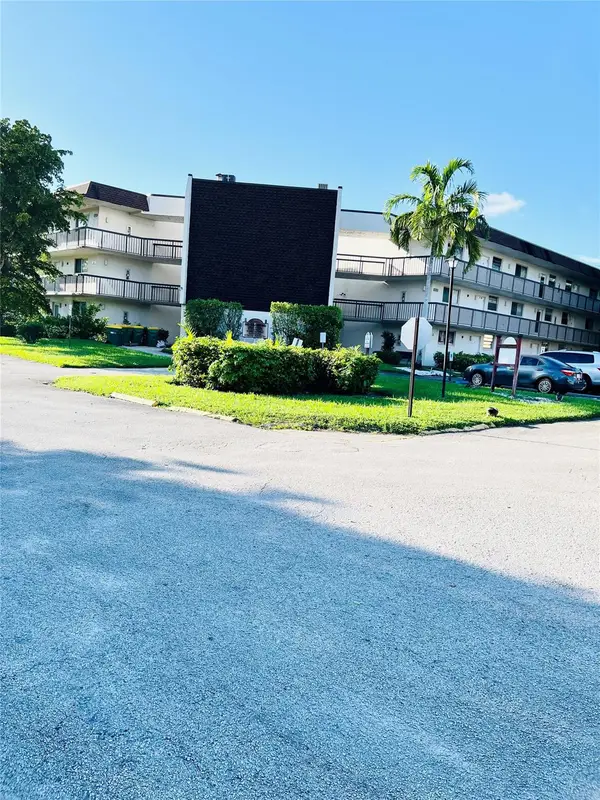 7400 NW 17th Street #205, Plantation, FL 33313